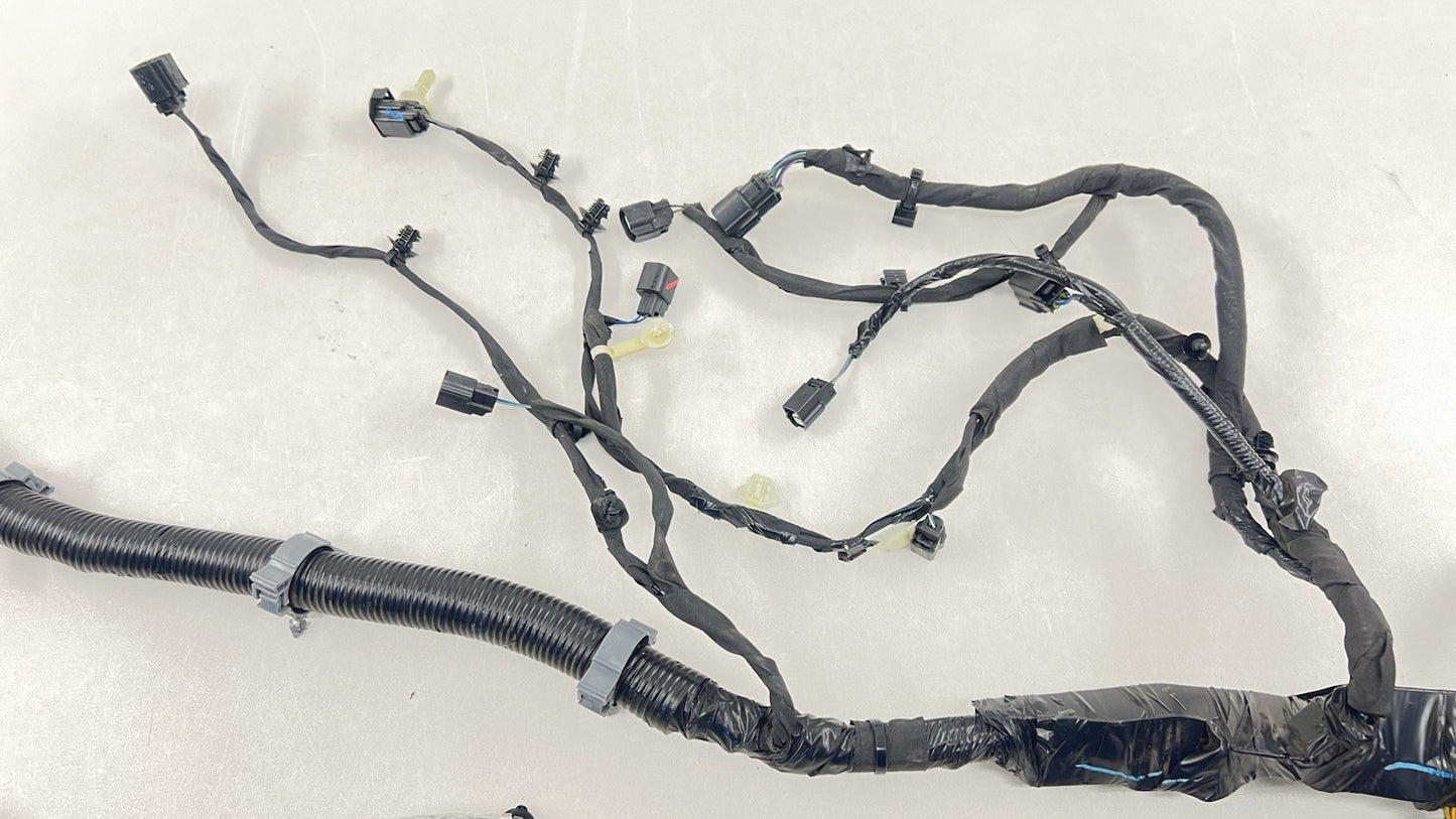 PR3T-14290 / PR3T 14290 / PR3T14290 2024 FORD MUSTANG GT ENGINE BAY WIRE HARNESS CABLE W/ FUSE BOX PR3T-14290-PE OEM