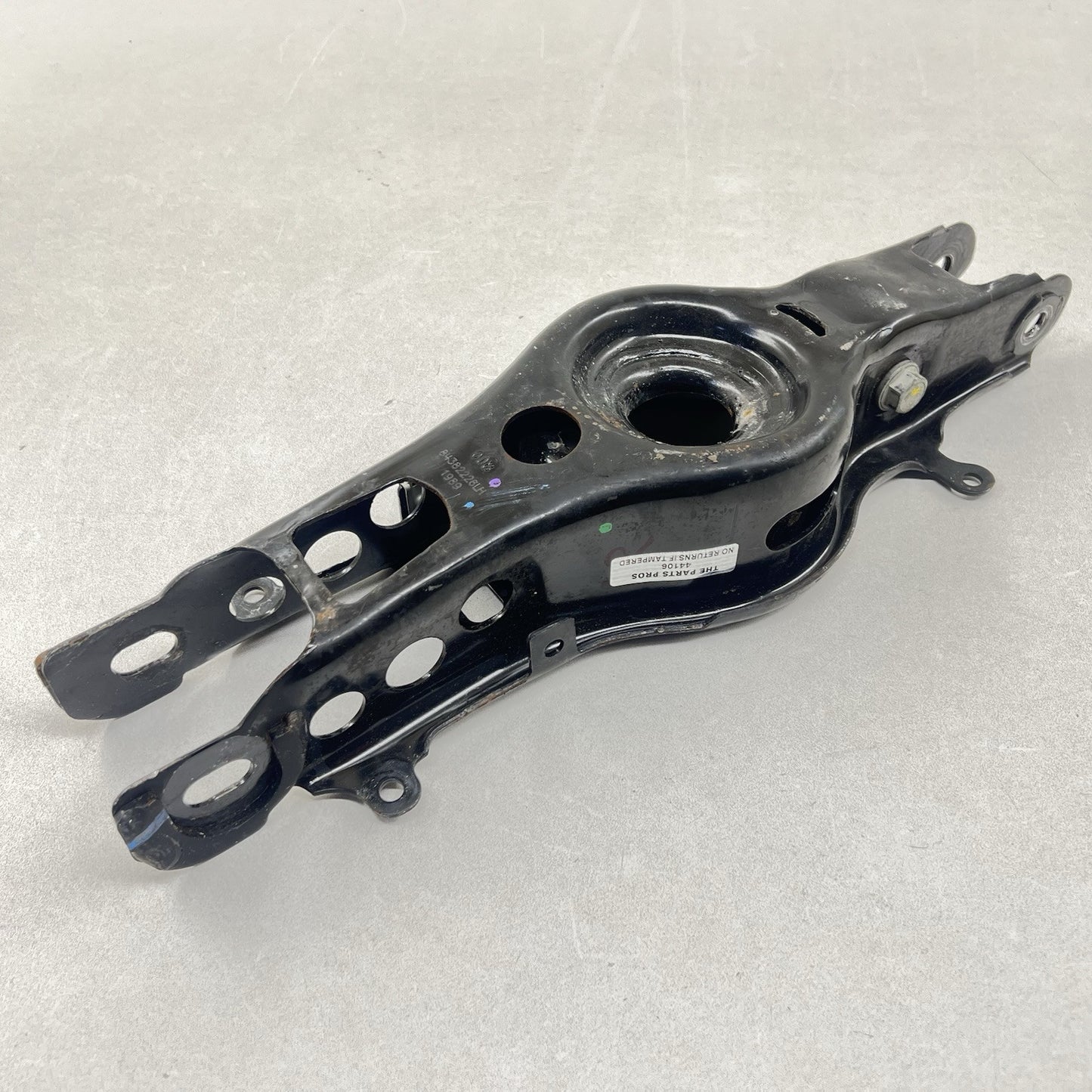 84382226 17-24 CHEVROLET CAMARO ZL1 DRIVER LEFT REAR CONTROL ARM SET OEM