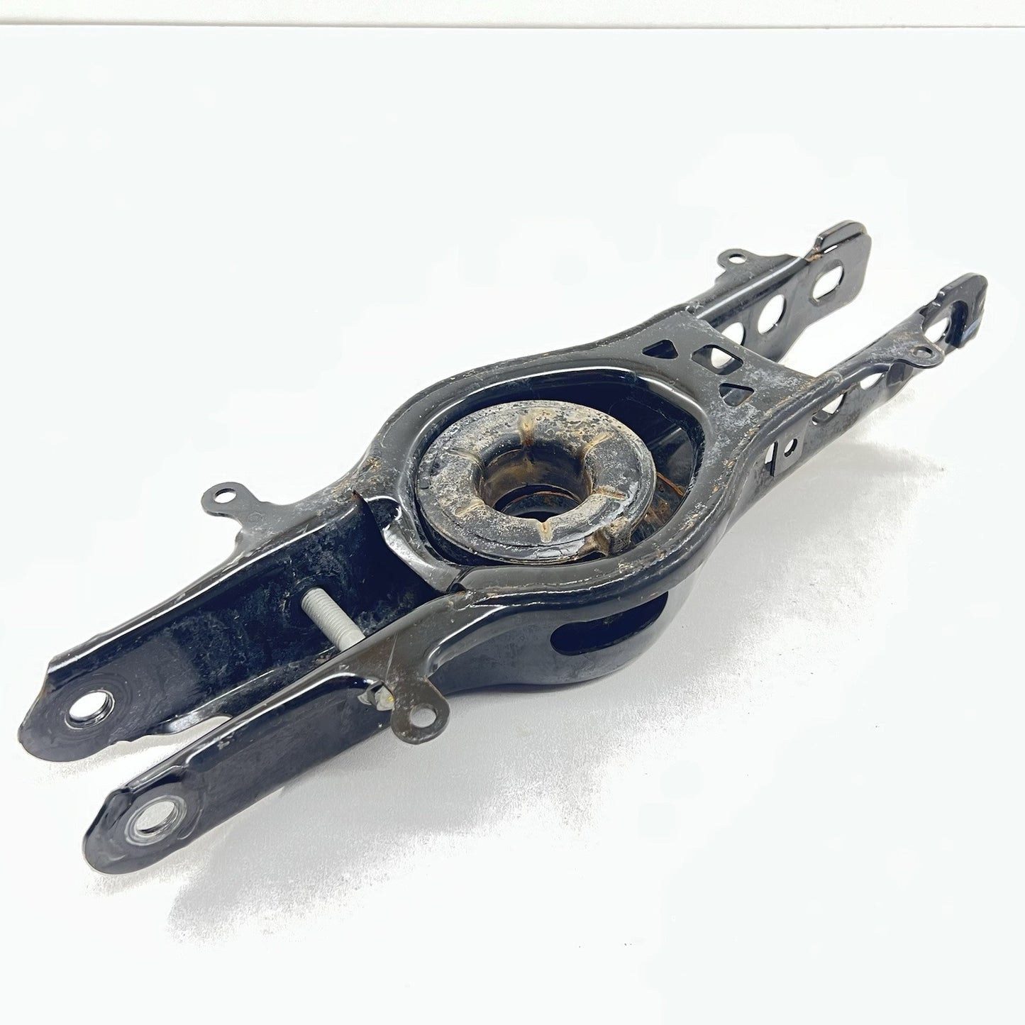 84382226 17-24 CHEVROLET CAMARO ZL1 DRIVER LEFT REAR CONTROL ARM SET OEM