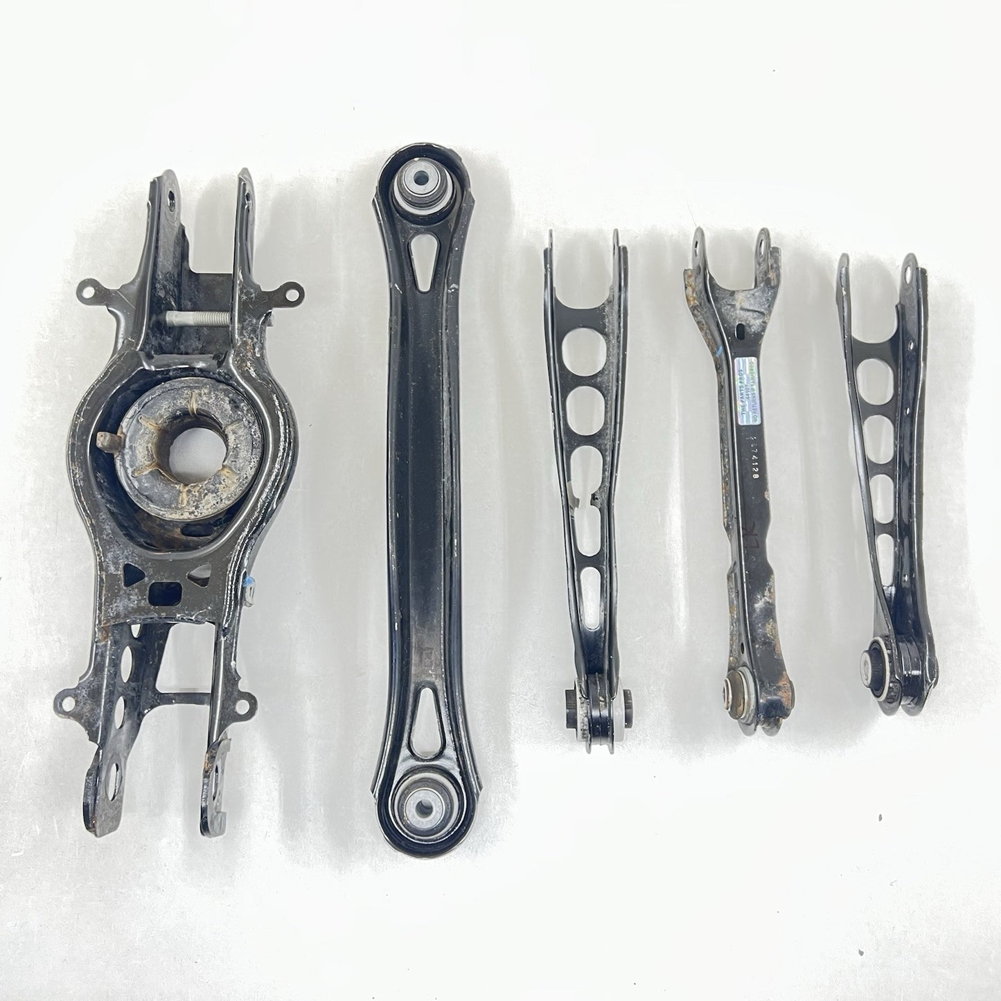 84382226 17-24 CHEVROLET CAMARO ZL1 DRIVER LEFT REAR CONTROL ARM SET OEM