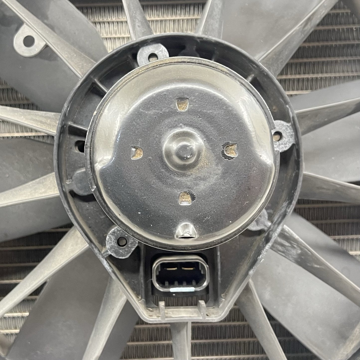 52470605 01-04 CHEVROLET CORVETTE C5 Z06 MANUAL RADIATOR CONDENSER FAN ASSEMBLY OEM