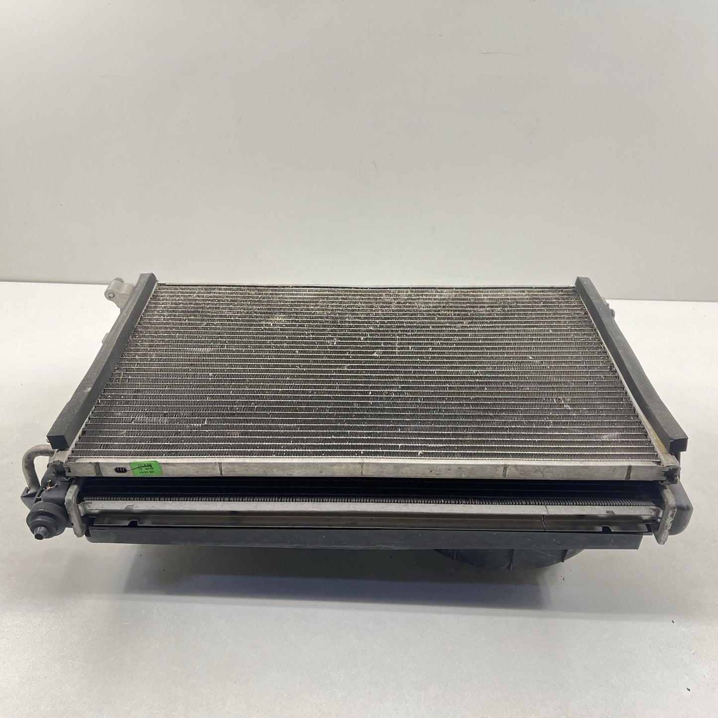 52470605 01-04 CHEVROLET CORVETTE C5 Z06 MANUAL RADIATOR CONDENSER FAN ASSEMBLY OEM