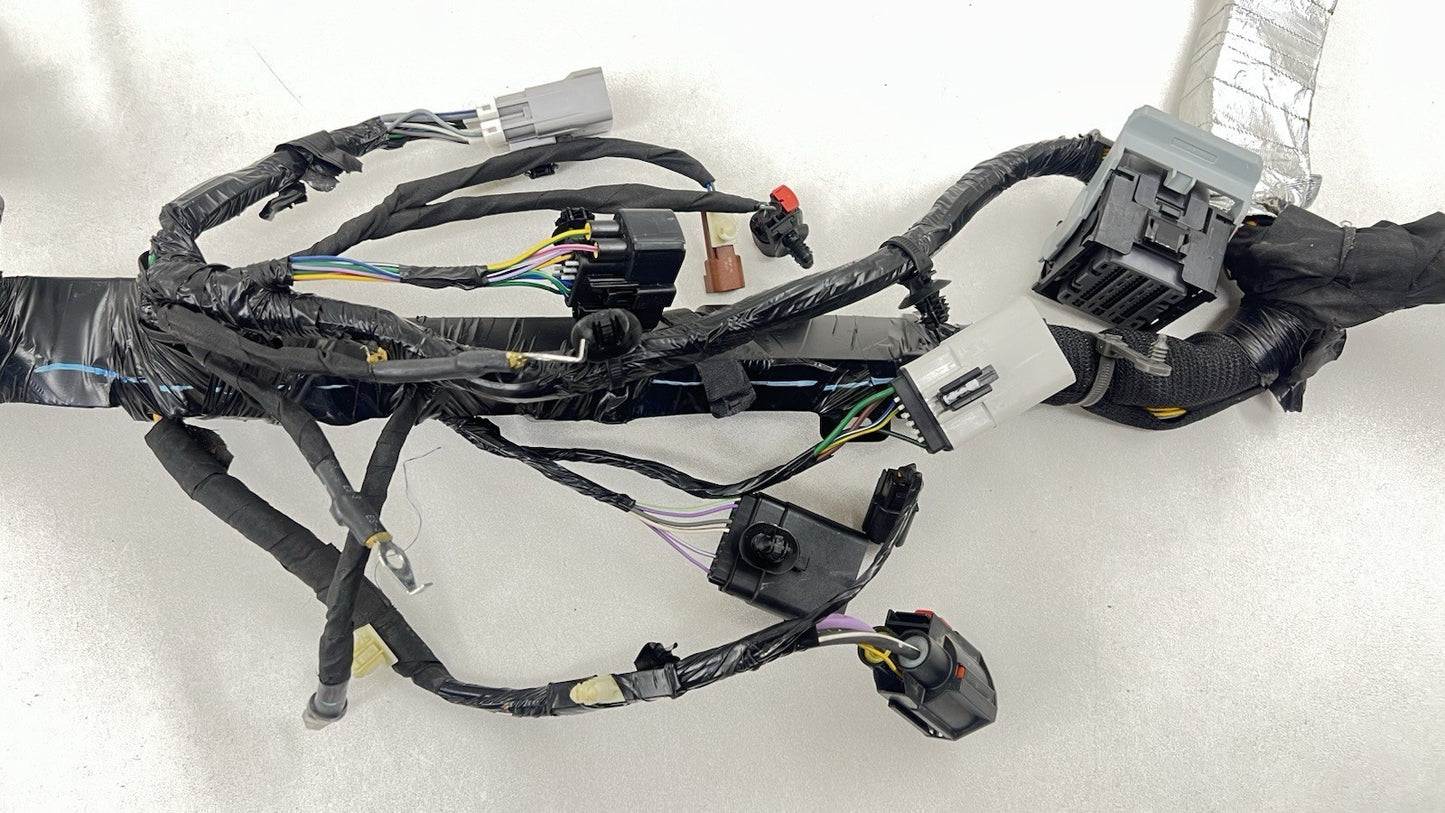 PR3T-14290 / PR3T 14290 / PR3T14290 2024 FORD MUSTANG GT ENGINE BAY WIRE HARNESS CABLE W/ FUSE BOX PR3T-14290-PE OEM
