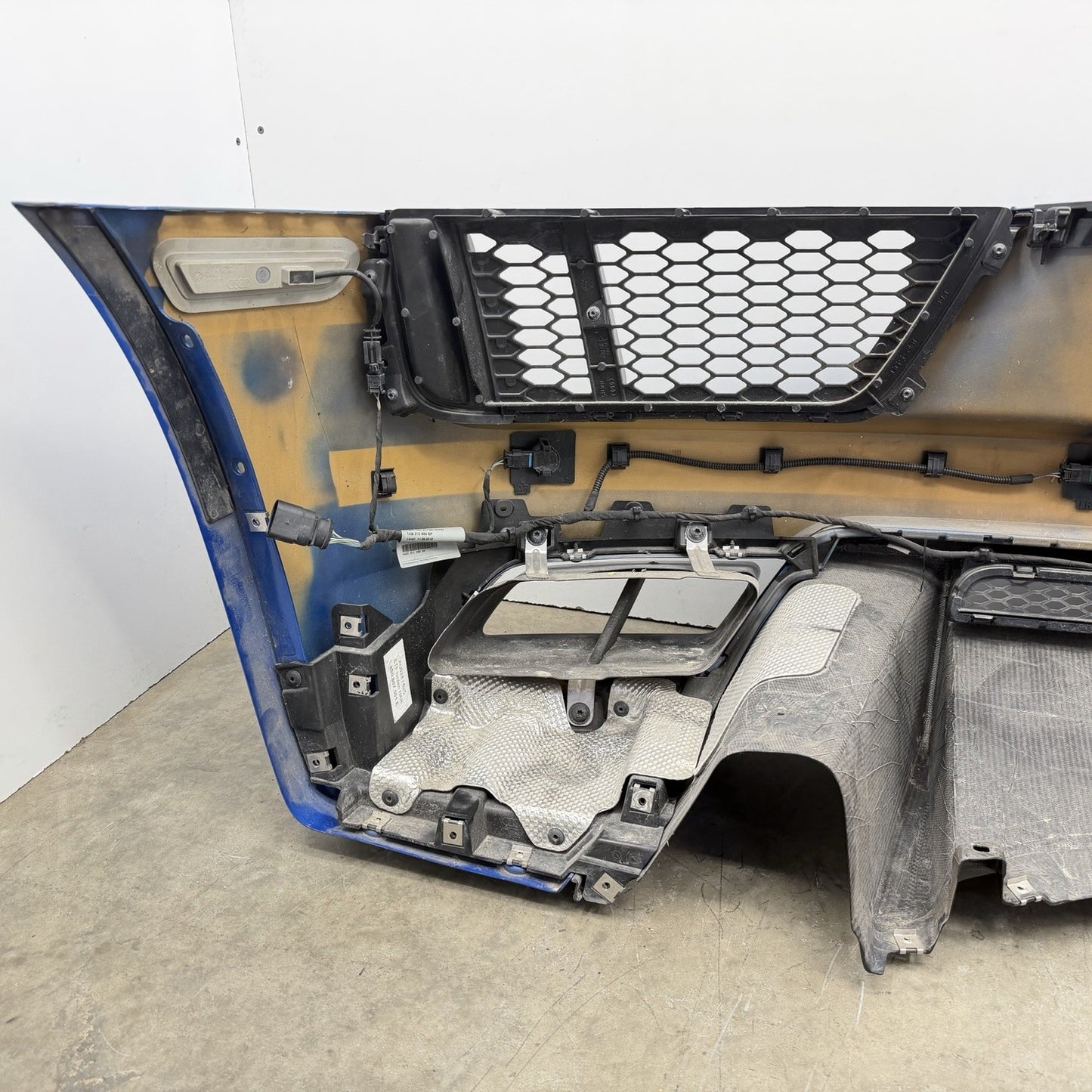 17-18 Audi R8 Rear Bumper Cover Complete W/ Carbon Fiber Valance & Sensors OEM