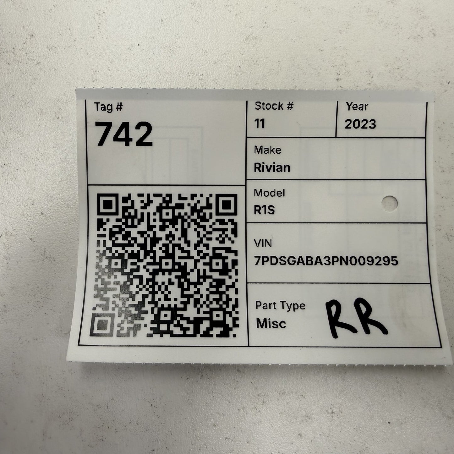 2022-2024 Rivian R1S Right Rear 2nd Second Row Seatbelt Seat Belt Retractor OEM