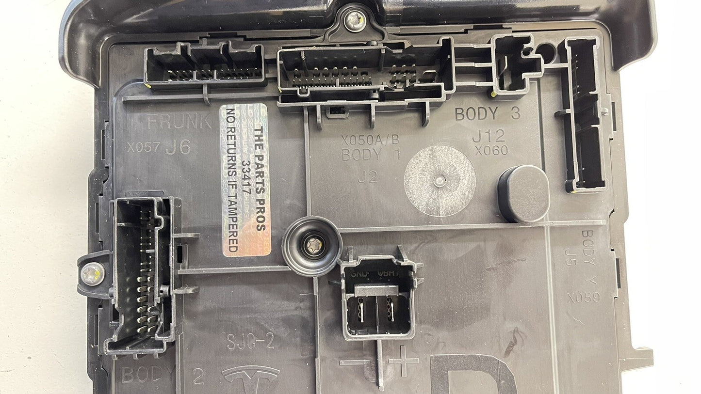 21-23 TESLA MODEL 3 RIGHT FRONT VOLTAGE BODY CONTROL MODULE 1567454-00-B OEM
