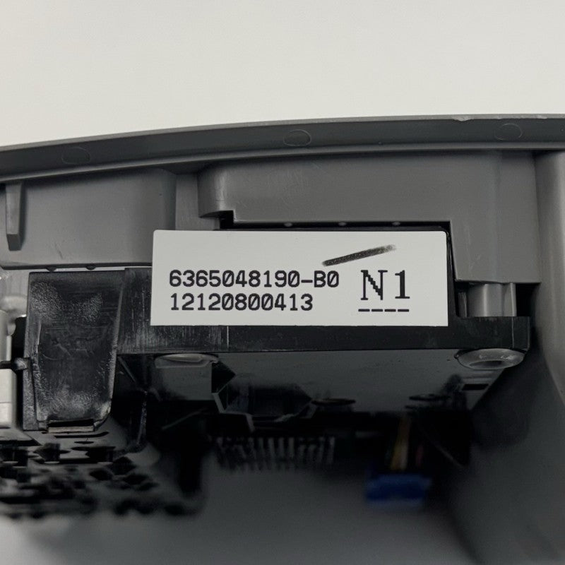 63650-48190 / 63650 48190 / 6365048190 08-13 Toyota Highlander Front Overhead Console Dome Reading Light Switch OEM