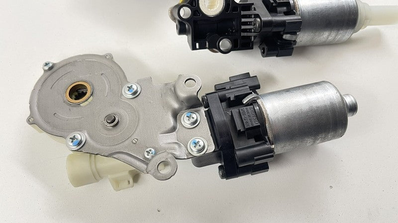 439440-10160 / 439440 10160 / 43944010160 07-12 LEXUS LS460 PASSENGER RIGHT FRONT SEAT ADJUSTMENT ADJUST MOTOR SET OEM