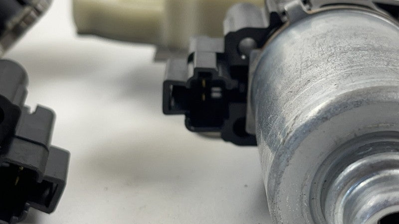 439440-10160 / 439440 10160 / 43944010160 07-12 LEXUS LS460 PASSENGER RIGHT FRONT SEAT ADJUSTMENT ADJUST MOTOR SET OEM