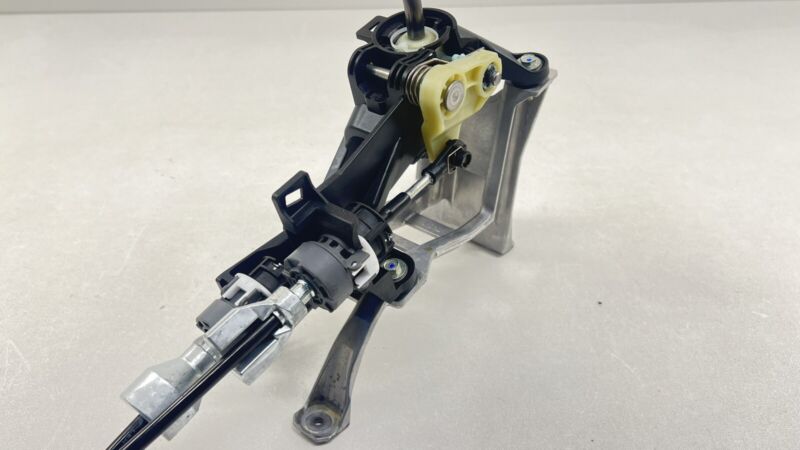 T20-A011 / T20 A011 / T20A011 24-25 ACURA INTEGRA TYPE S MANUAL TRANSMISSION SHIFTER WITH CABLES OEM