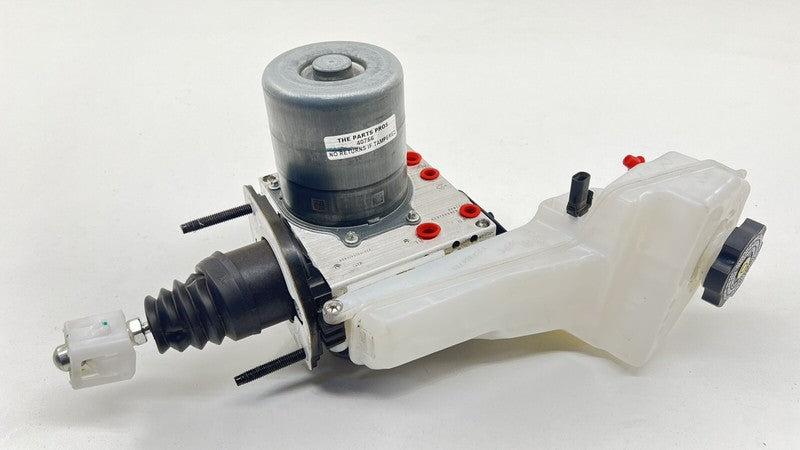 8682 3849 / 86823849 22-24 CADILLAC CT4 V BLACKWING MANUAL ABS PUMP ANTI BRAKE LOCK PUMP MODULE OEM