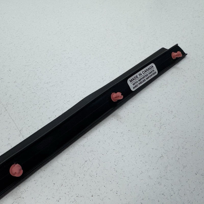 16-24 Chevrolet Camaro Side skirt Weather Strip Seal Left Or Right 840