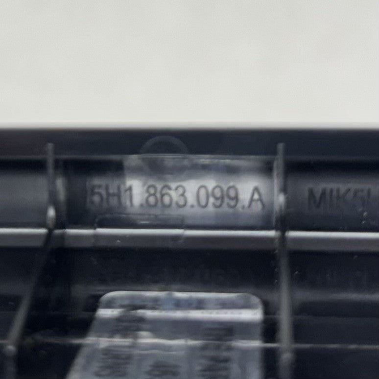 5NA-035-700 / 5NA 035 700 / 5NA035700 22-25 VOLKSWAGEN GOLF R MK8 DUAL INPUT TYPE C CHARGING PORT W/TRIM 5NA035700 OEM