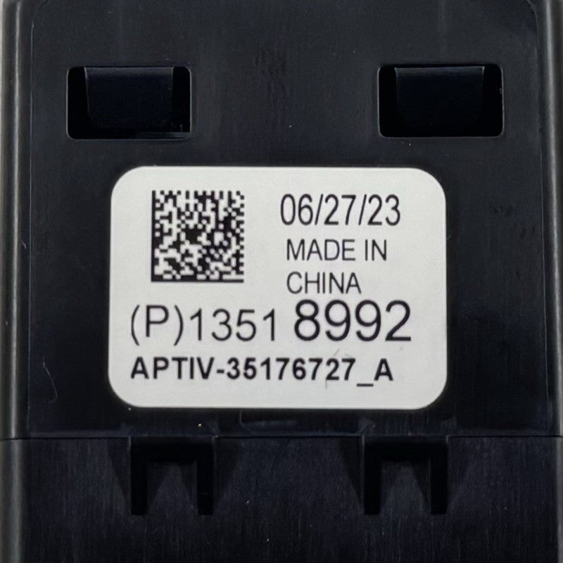 1351 8992 / 13518992 22-24 CADILLAC CT5 V BLACKWING CENTER CONSOLE USB PORT SOCKET 13518992 OEM