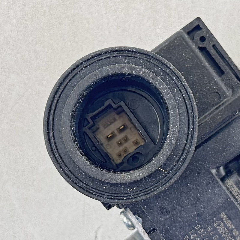 85720-12521 / 85720 12521 / 8572012521 23-25 Toyota Prius Driver Left Front Door Glass Window Regulator With Motor OEM