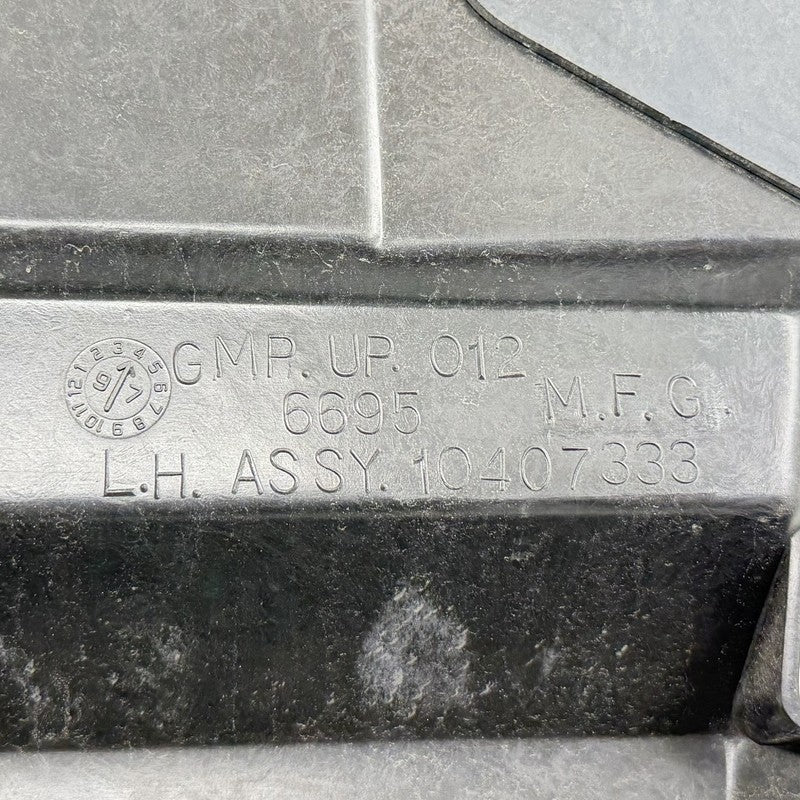 10407333 97-04 Corvette C5 Driver Left Front Inner Fender Wheel Arch Housing Trim OEM