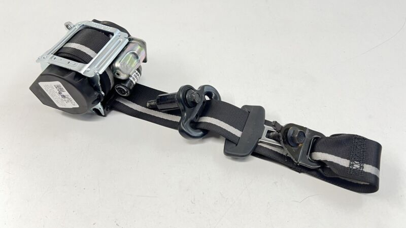 PR3B-C611E51 / PR3B C611E51 / PR3BC611E51 2024 FORD MUSTANG GT DRIVER LEFT REAR SEATBELT SEAT BELT RETRACTOR OEM