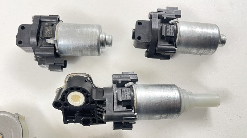 439440-10160 / 439440 10160 / 43944010160 07-12 LEXUS LS460 PASSENGER RIGHT FRONT SEAT ADJUSTMENT ADJUST MOTOR SET OEM