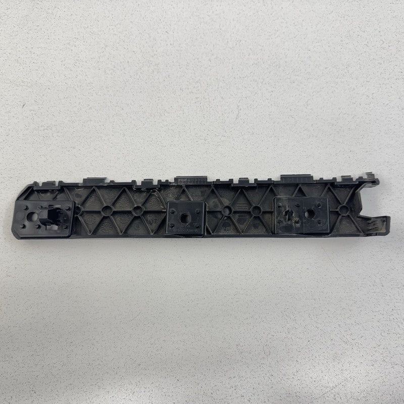 PR3B C290A04 A / PR3BC290A04A 24-26 Ford Mustang Right Rear Rocker Panel Side Skirt Retainer Bracket OEM