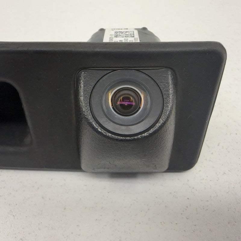 9 240 351 11-16 BMW M5 528 535 550 F10 Rear View Reverse Camera Trunk Switch 9240351 OEM