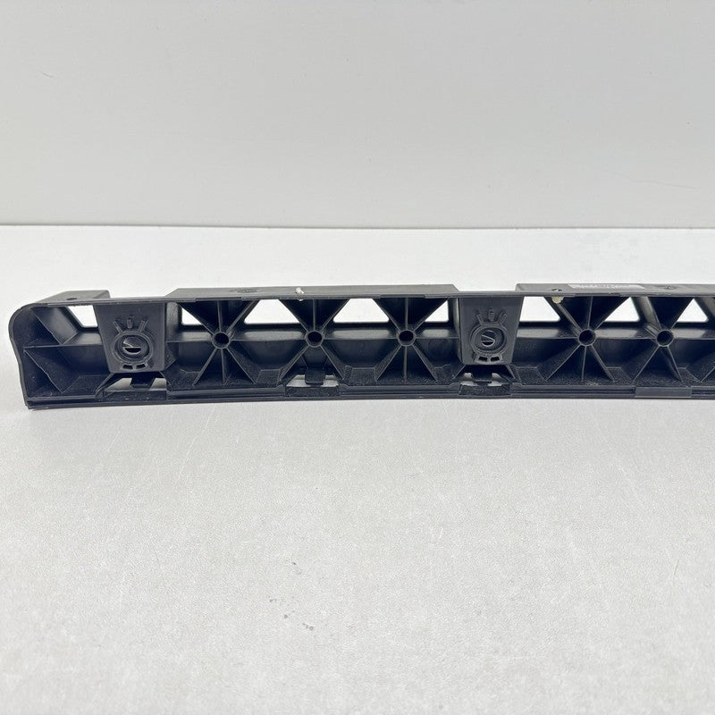 5H6-807-863 / 5H6.807.863 / 5H6 807 863 / 5H6807863 22-25 VOLKSWAGEN GOLF R MK8 REAR CENTER BUMPER BRACKET SUPPORT MOUNT