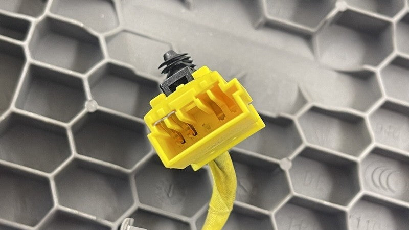 970.803.061.04 / 970 803 061 04 / 97080306104 10-16 PORSCHE PANAMERA LEFT FRONT LOWER KNEE AIRBAG AIR BAG SRS 9708030610