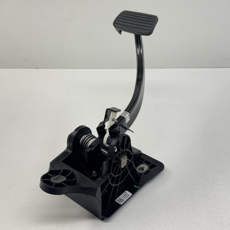 85711112 24-26 Silverado Sierra 2500 3500 Brake Pedal Assembly 85711112 OEM