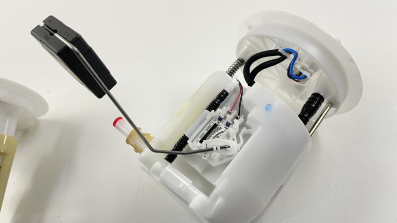 42081CC000 22-23 TOYOTA GR86 2.4L GAS TANK FUEL PUMP SENDING UNIT PAIR 42021CC000 OEM