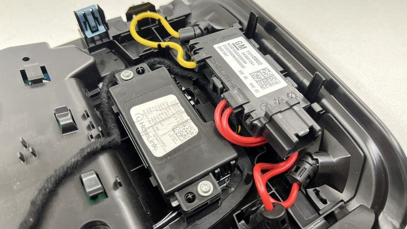 23298802 22-24 CADILLAC CT5 FRONT OVERHEAD CONSOLE LIGHT LAMP CONTROL PANEL DOME OEM