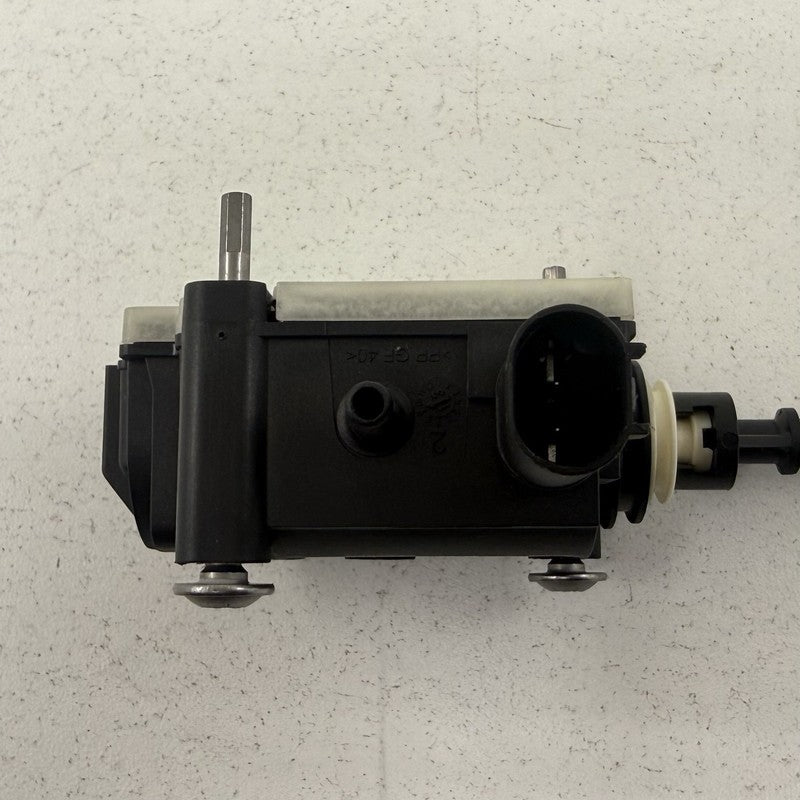 7 200 674 11-16 BMW M5 528 535 550 F10 Gas Fuel Filler Door Lock Actuator 7200674 OEM