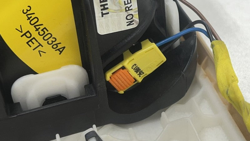 970.803.062.04 / 970 803 062 04 / 97080306204 10-16 PORSCHE PANAMERA RIGHT FRONT LOWER KNEE AIRBAG AIR BAG SRS LUXOR BEI