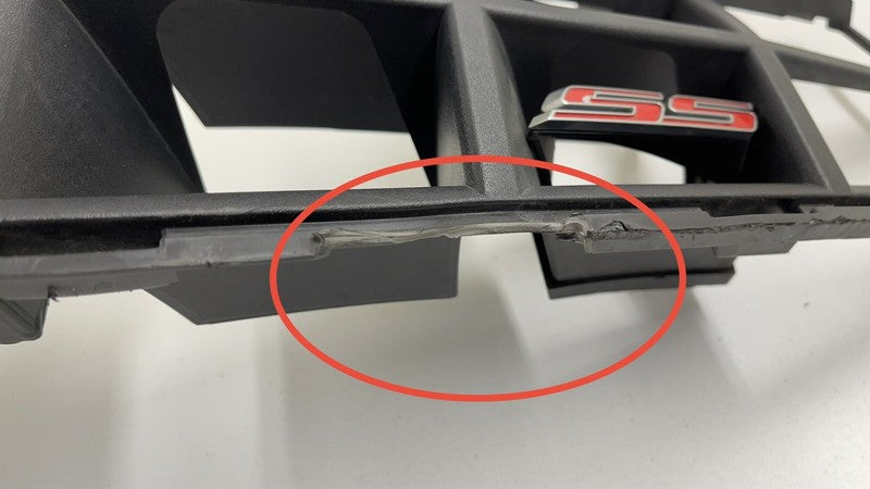 92242526 10-13 CHEVROLET CAMARO SS FRONT BUMPER UPPER GRILLE GRILL TRIM 20955389 OEM