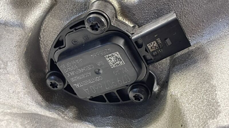 4S0.115.373.F / 4S0 115 373 F / 4S0115373F 17-22 AUDI R8 PLUS OIL DRY SUMP CONTAINER RESERVOIR TANK BOTTLE W/ CAP OEM