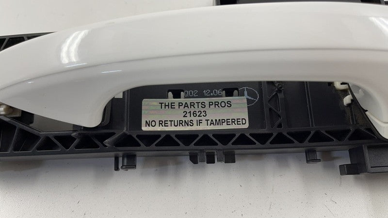 2047601634 / A2047601634 / A 204 760 16 34 1634 08-14 MERCEDES W204 W212 C E CLASS RIGHT FRONT OR REAR DOOR HANDLE WHITE