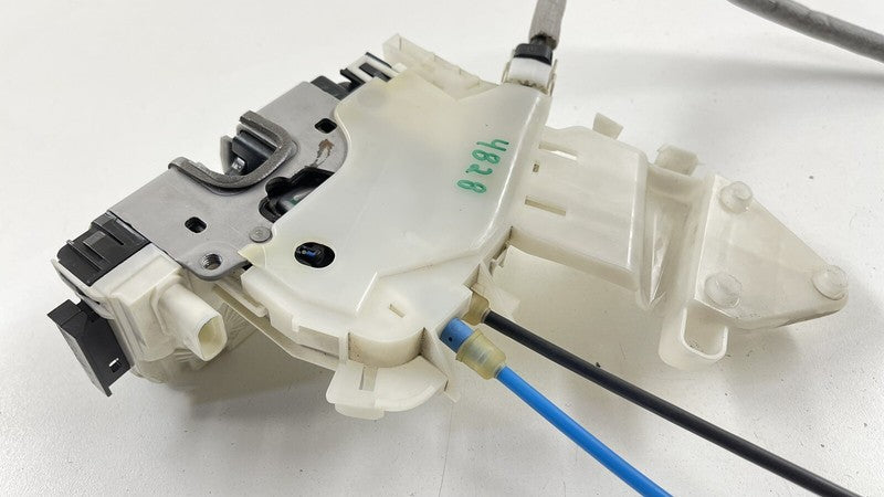 2047302435 / A2047302435 / A 204 730 24 35 2435 10-13 MERCEDES BENZ W212 E CLASS RIGHT REAR DOOR LATCH LOCK ACTUATOR OEM