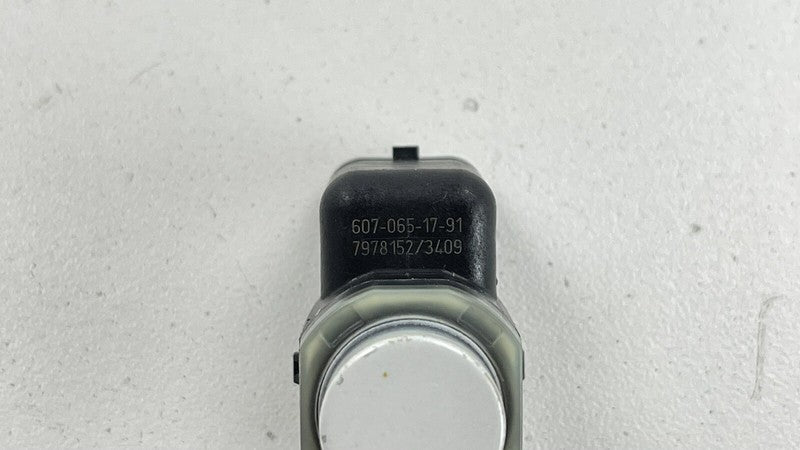 9 173 106 09-15 BMW 7 SERIES F01 F02 REAR BUMPER PARKING SENSOR DISTANCE WHITE 9173106 OEM