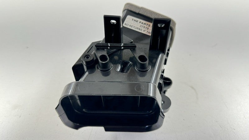 4H1.819.353.A / 4H1 819 353 A / 4H1819353A 11-18 AUDI A8 S8 LEFT FRONT DASH AIR VENT GUIDE GRILLE TRIM 4H1819353A OEM