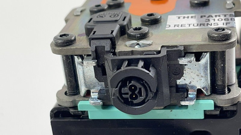 427 857 775 / 427857775 11-15 AUDI R8 SPYDER DRIVER LEFT FRONT SEATBELT SEAT BELT RETRACTOR OEM