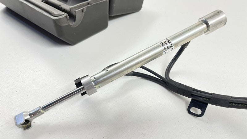 2218001548 / A2218001548 / A 221 800 15 48 1548 07-13 MERCEDES BENZ S550 W221 REAR TRUNK HYDRAULIC PULL DOWN CLOSE PUMP 