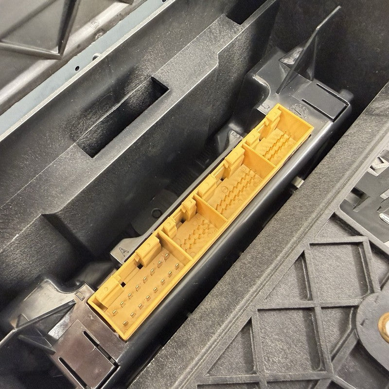 YJ5-244K-01 / YJ5 244K 01 / YJ5244K01 06-08 Porsche Cayman 987 Kenwood Radio Display Screen Head Unit W/ Wire Harness