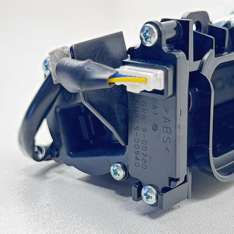 GN819-00680 / GN819 00680 / GN81900680 23-25 TOYOTA PRIUS CENTER CONSOLE WIRELESS PHONE CHARGER WITH SURROUND TRIM OEM