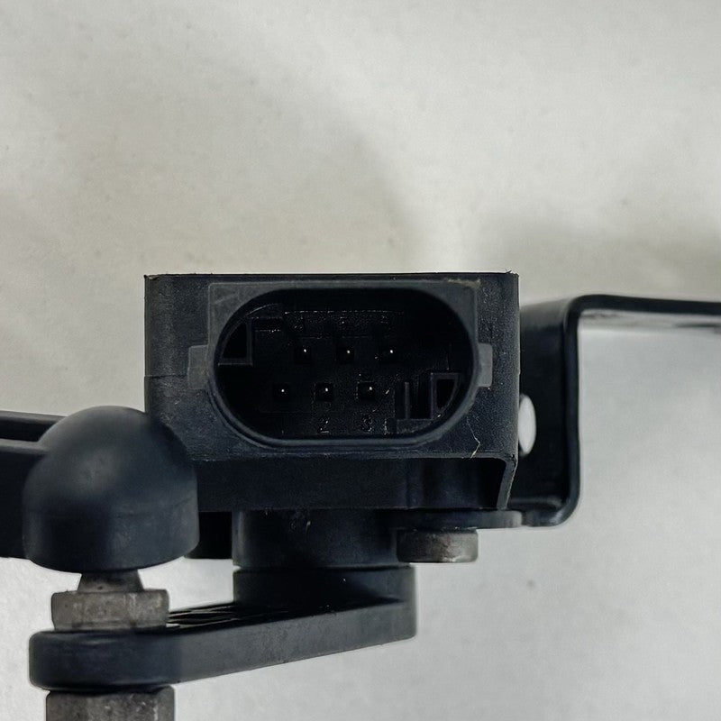6 870 000 / 6870000 BMW M2 M3 M4 F80 F82 F83 F87 Left Rear Suspension Headlight Level Sensor OEM