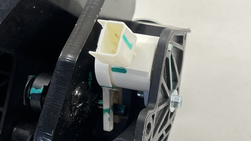 8514 4646 / 85144646 22-24 CADILLAC CT5 V BLACKWING MANUAL TRANS CLUTCH BRAKE PEDAL ASSEMBLY OEM