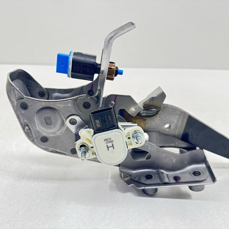 89510-47040 / 89510 47040 / 8951047040 23-25 TOYOTA PRIUS BRAKE PEDAL ASSEMBLY WITH SENSORS 89510-47040 OEM