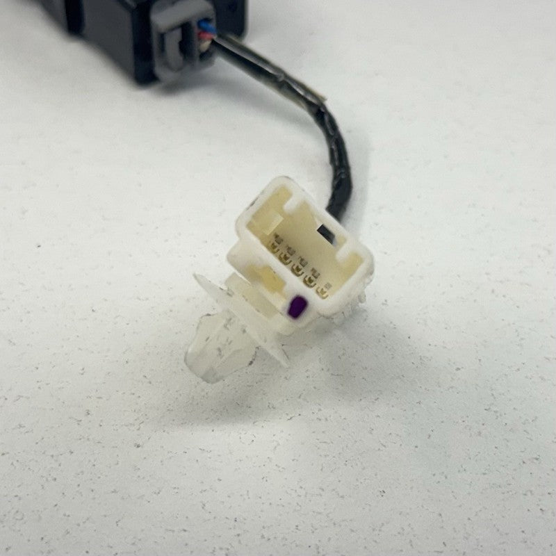 86190-53020 / 86190 53020 / 8619053020 06-08 Lexus IS250 IS350 IS F Auxiliary AUX Jack Input Port 86190-53020 OEM