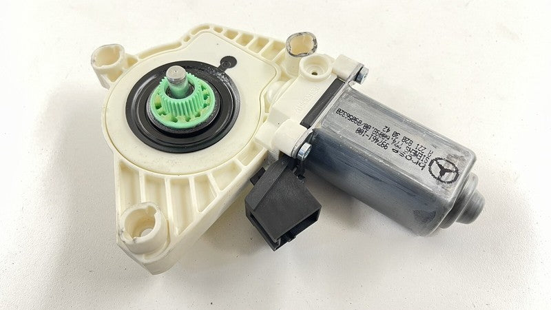 2218203042 / A2218203042 / A 221 820 30 42 3042 07-13 MERCEDES W221 S CLASS PASSENGER RIGHT REAR DOOR GLASS WINDOW MOTOR