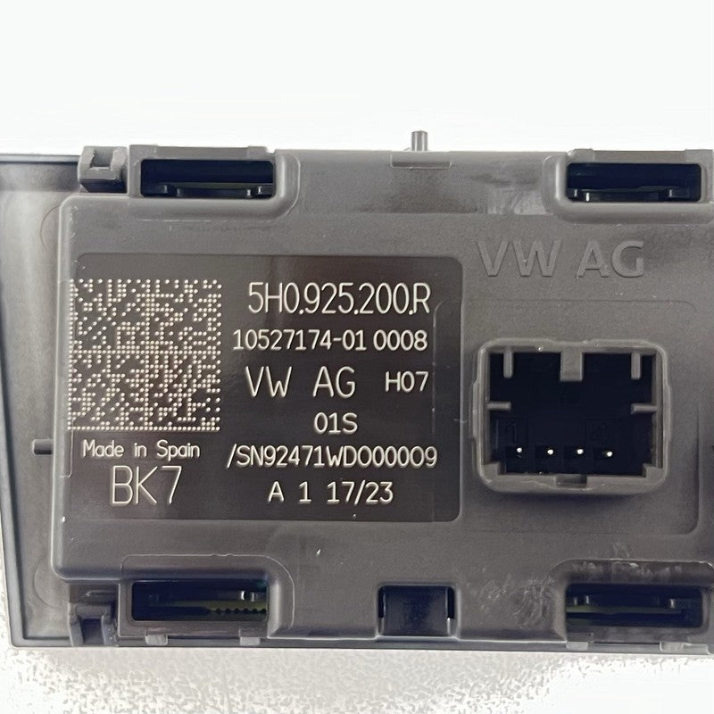 5H0-925-200R / 5H0.925.200R / 5H0 925 200R / 5H0925200R 22-25 VOLKSWAGEN GOLF R HAZARD WARNING CONTROL SWITCH BUTTON 5H0
