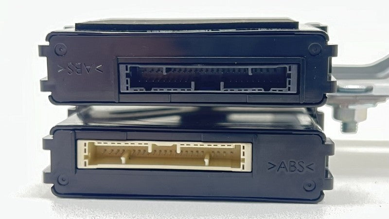 102320-0012 / 102320 0012 / 1023200012 22-25 TOYOTA GR86 FRONT CENTRAL GATEWAY & ES GATEWAY CONTROL MODULE PAIR OEM