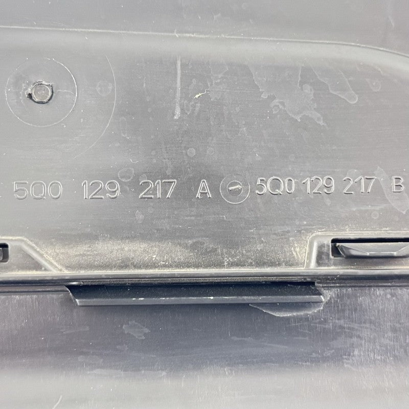 5Q0 129 254 E / 5Q0129254E 22-25 VOLKSWAGEN GOLF R MK8 AIR INTAKE DUCT TUBE GUIDE 5Q0129254E OEM