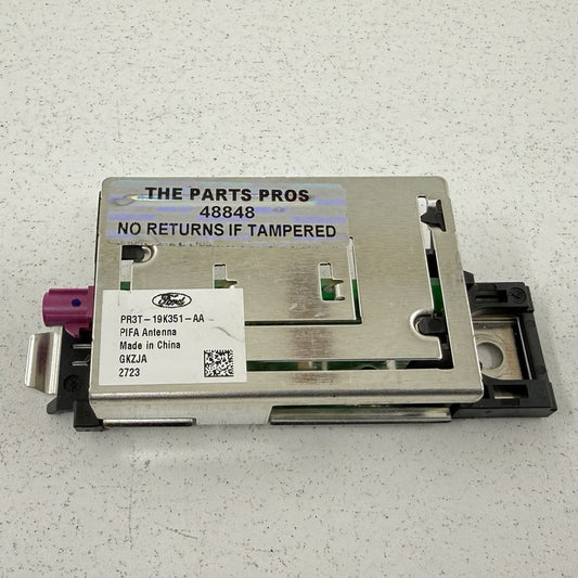 PR3T 19K351 AA / PR3T19K351AA 24-26 Ford Mustang Rear Deck Antenna Receiver PR3T-19K351-AA OEM